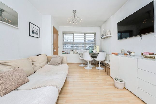 39, Courtyard Mews, Greenhithe photo 4