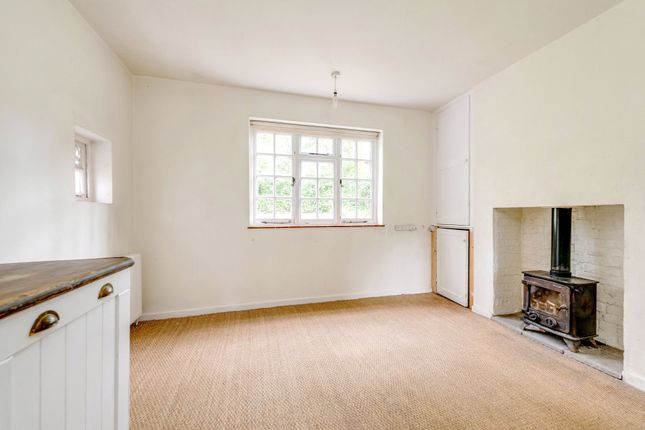 2, Chatham Close, London photo 3
