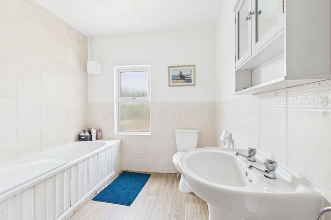 (Upper) Maisonette, Room 2 1 Archibald Street, Gloucester photo 3