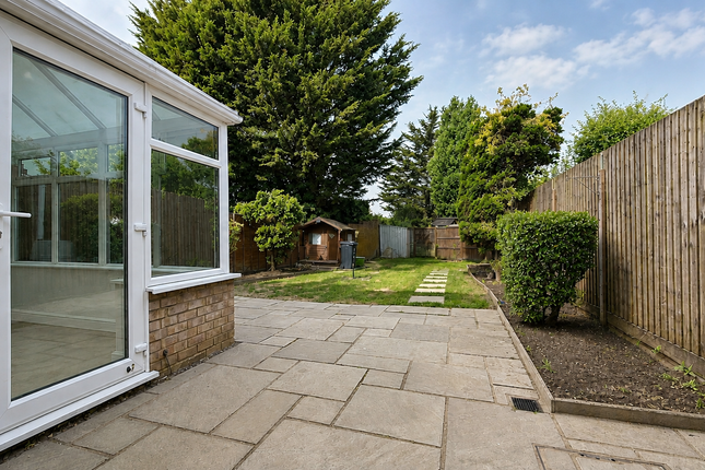 11, Woodford Close, Great Clacton photo 2