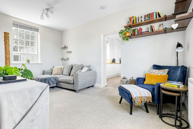 Flat 25, The Octagon Collett Road, Ware photo 4