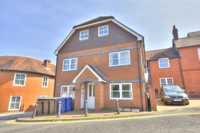 Flat to rent in Lower South Street, Godalming, Surrey