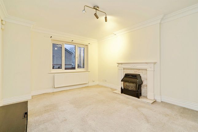 22, Maple Croft, Leeds photo 2