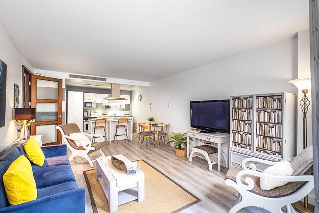 Flat for sale in Praed Street, London