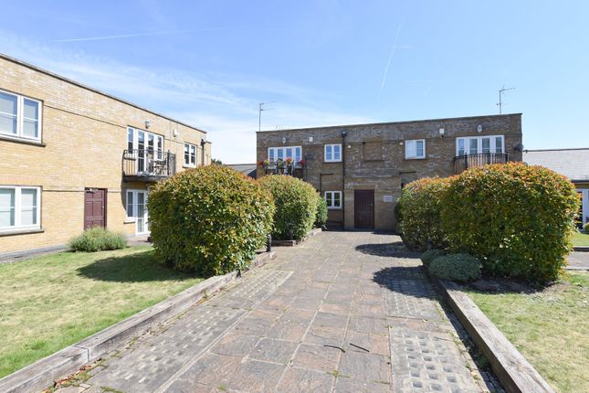 Thumbnail Flat to rent in Fontaine Court, Southgate
