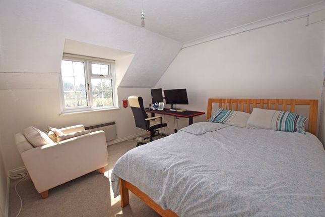 Flat for sale in York Mews, Alton, Hampshire
