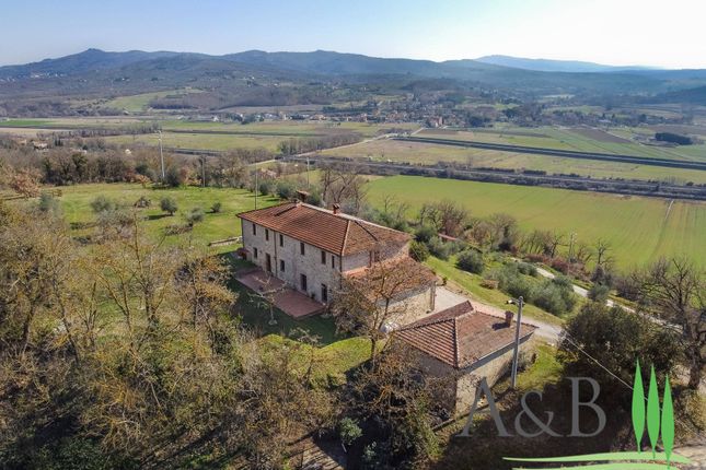 Thumbnail Country house for sale in Città Della Pieve, Città Della Pieve, Umbria