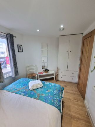 Flat to rent in Loampit Hill, London
