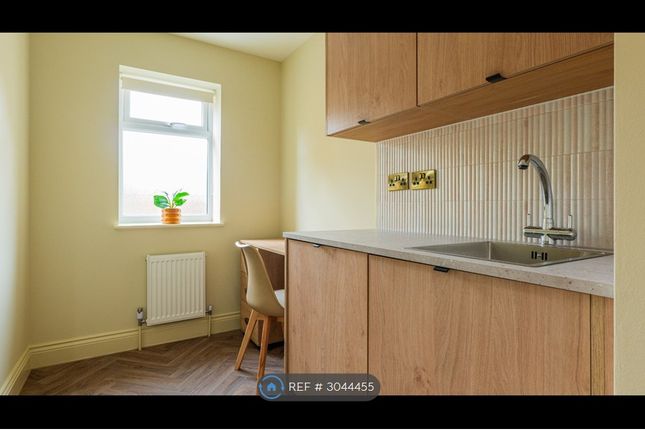 Rayleigh Avenue, Westcliff-On-Sea photo 3
