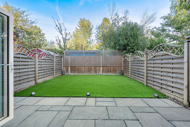 2 Rowan Cottages Caenwood Road, Ashtead photo 4