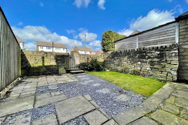 11, Springfield Terrace, Huddersfield photo 3