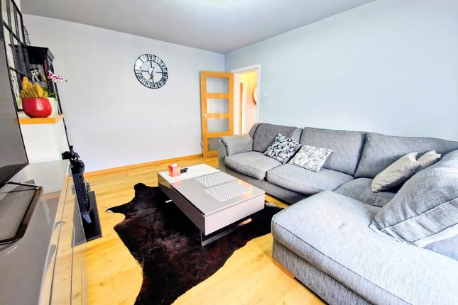8, Kingsley walk, Chadwell-St-Mary photo 4