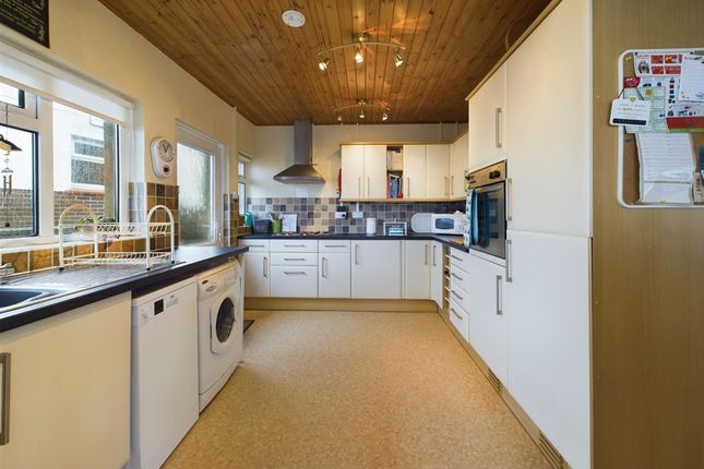 15 Pointfields Crescent, Milford Haven photo 2