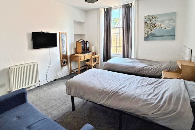 Flat D, 6, Stirling Street, Dundee photo 4