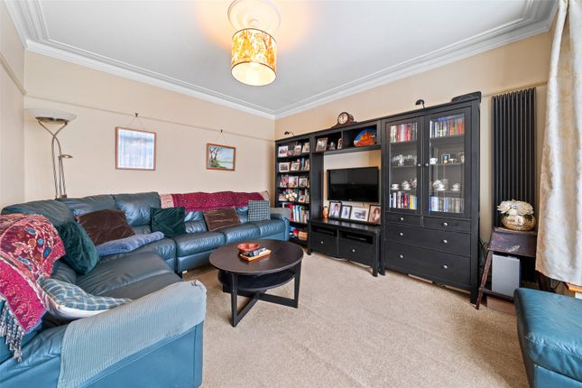 38, Brodrick Grove, London photo 3