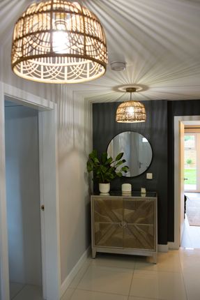 8, Beni Close, Cheltenham photo 4