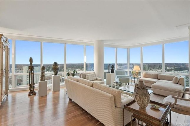 Town house for sale in 1 Renaissance Square #33Ef, White Plains, New York, United States Of America