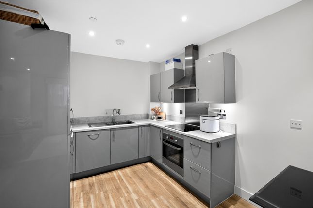 Flat 51/Lysander House, 7 Union Way, London photo 4