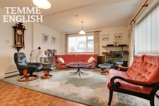 2a Oakhurst Drive, Wickford photo 4