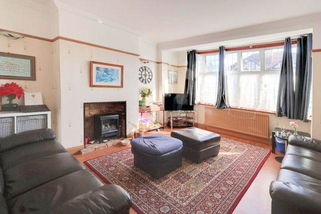 1 Midholm Road, Croydon photo 2