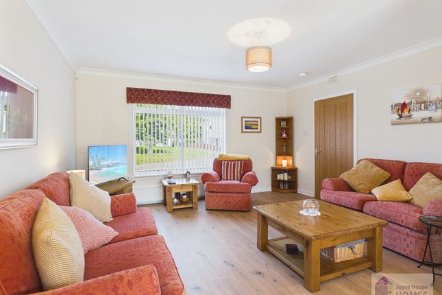 157, Vancouver Drive, Westwood, East Kilbride photo 3