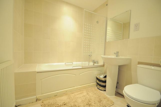 111, Chandler Way, London photo 5