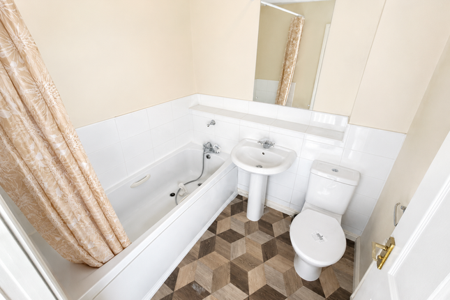 12, Carnation Way, Nuneaton photo 4