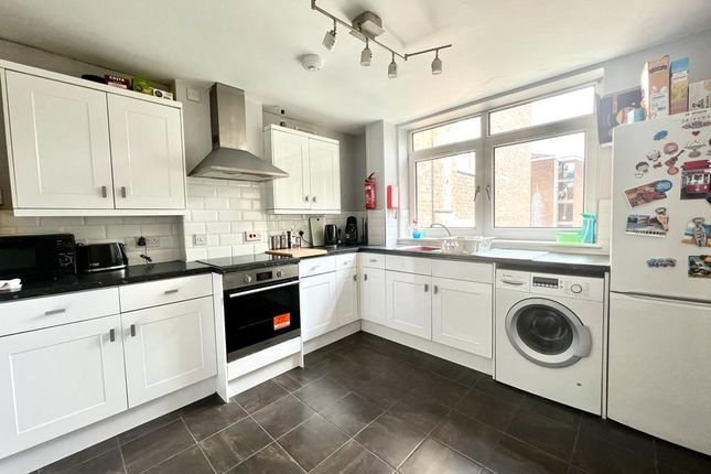 Thumbnail Flat for sale in Willowfield, Harlow, Essex