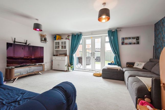 12, Hunt Road, Bedfordshire photo 2