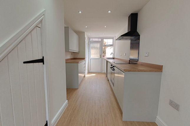 34 Roding Close, Newport photo 4