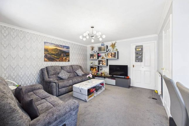 45, Wittering Way Kingsway, Gloucester photo 3
