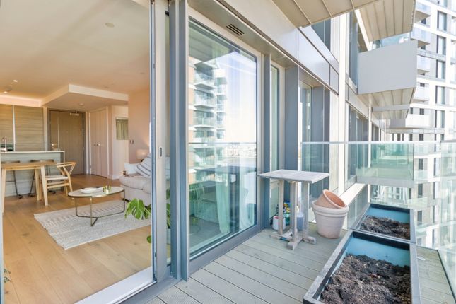 Flat 1104, Biring House, Duke Of Wellington Avenue, London photo 2