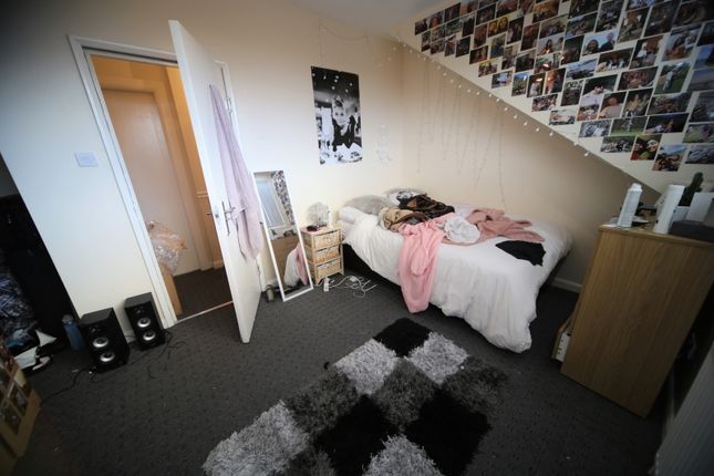 Ebor Place Hyde Park, Leeds photo 4
