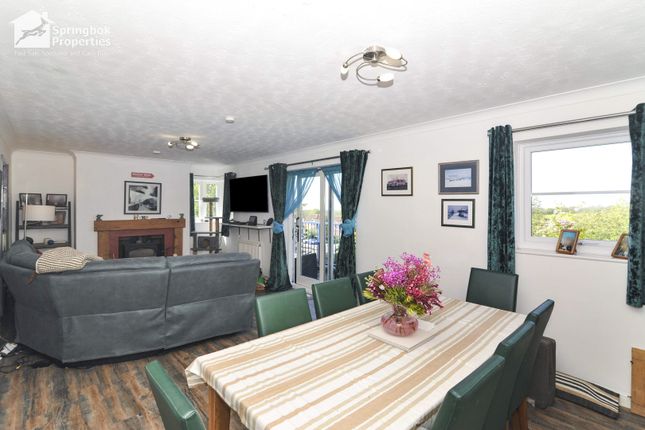 17, Hoover Close, Saint Leonards-on-sea photo 4