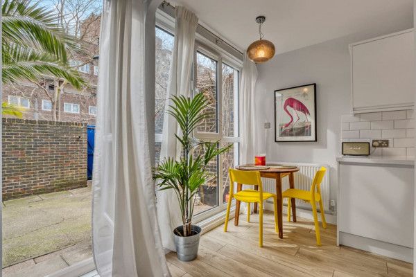 Flat to rent in Scotson House, Marylee Way, London
