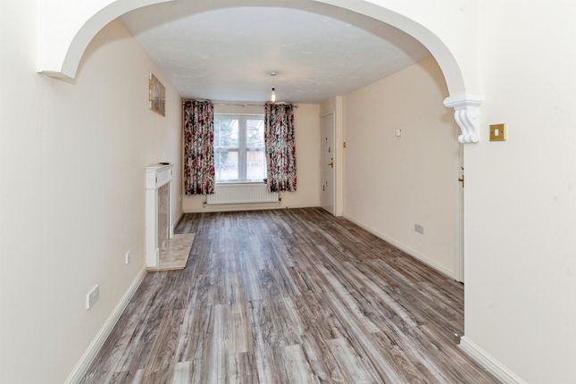 74, Moor Furlong, Slough photo 2