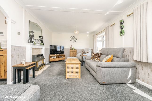 31, Earls Ditton Lane, Kidderminster photo 4