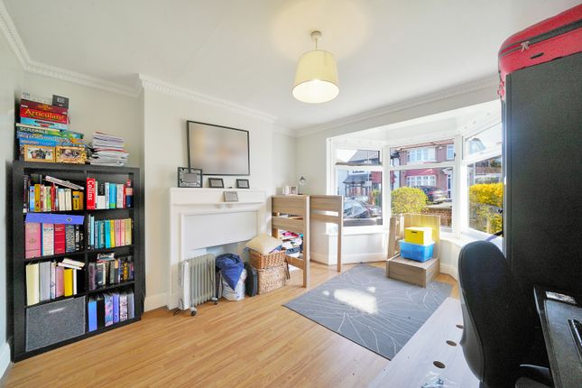 1 Nettleden Avenue, Wembley photo 3
