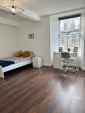 Room to rent in Drummond Street, Edinburgh