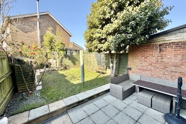 7, Shore Avenue, Poole photo 2