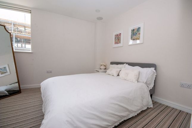 Flat for sale in Grand View, Broadway, Leigh On Sea, Essex
