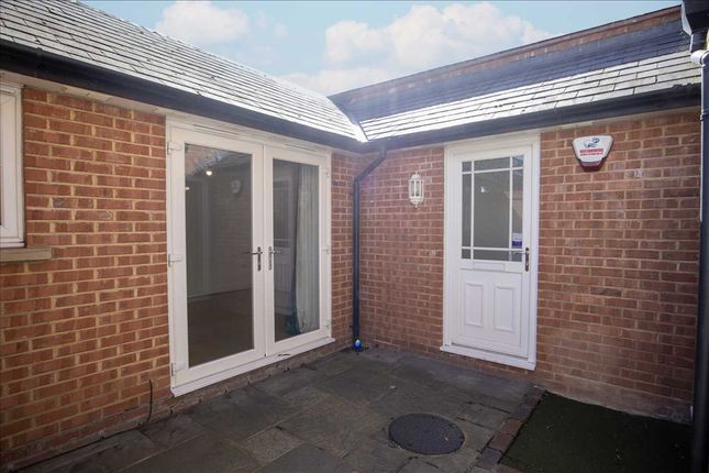 Thumbnail Maisonette for sale in Chipstead Valley Road, Coulsdon