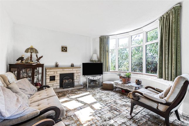 33, King James, Cuffley photo 2