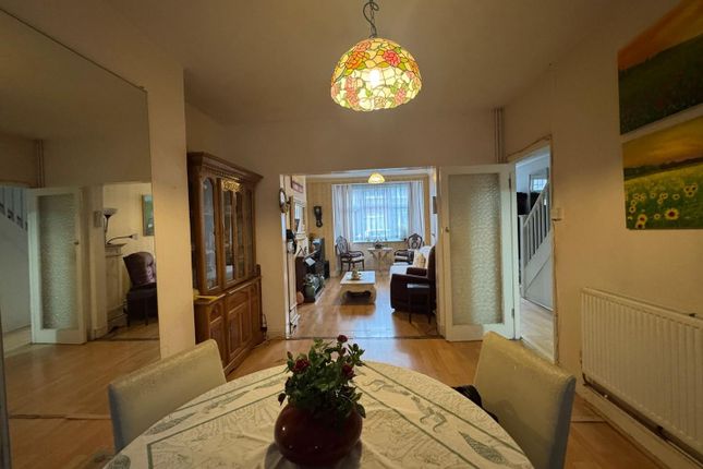 139, Sherringham Avenue, London photo 2