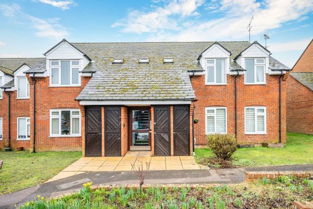 2-bed house on Flat 26, Rowan Mead Henbit Close, Tadworth, £225,000