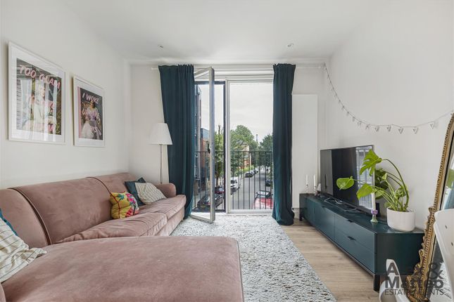 1-bed flat on Flat 3, 1, Varcoe Road, London, £260,000