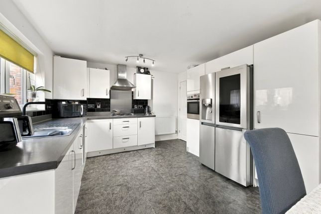 Gwern Close, Cardiff photo 4
