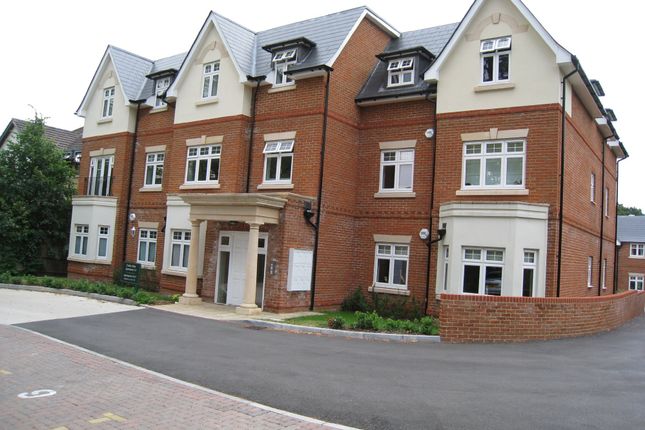 Flat to rent in Reigate Hill, Reigate