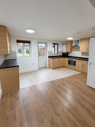 Chaucer Avenue, HOUNSLOW photo 2