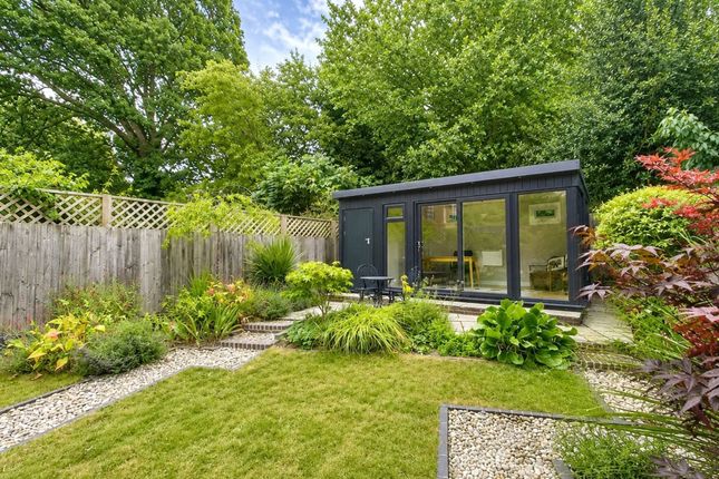 44 Knighton Drive, Leicester photo 2